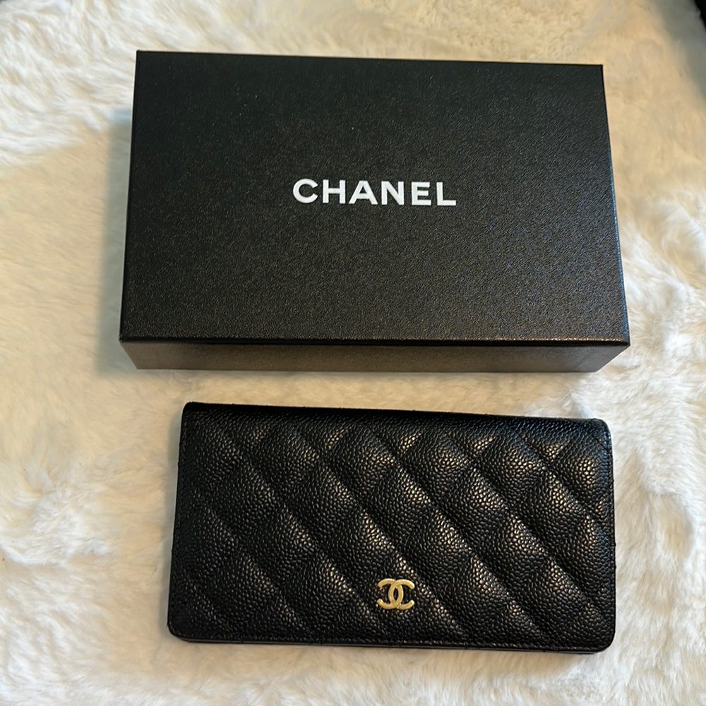 Chanel Yen wallet caviar leather